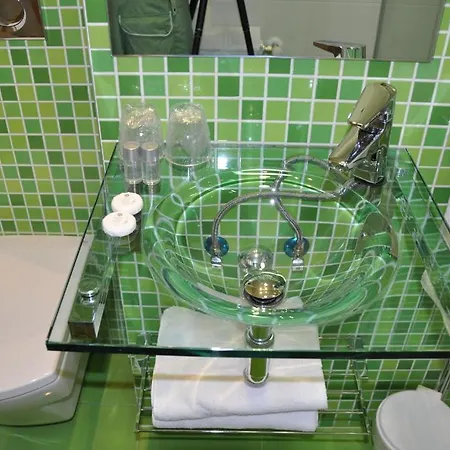 ゲストハウス ペンション C7 *